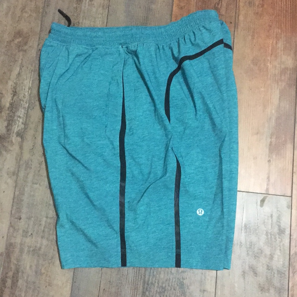Lululemon Pace Breaker 9” short with liner